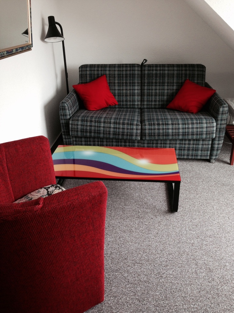Wohnbereich der Ferienwohnung mit Sofa und Sessel